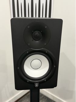 Yamaha HS7 Powered Studio Monitor Speaker 6.5" 95W RMS Wired XLR Black/White