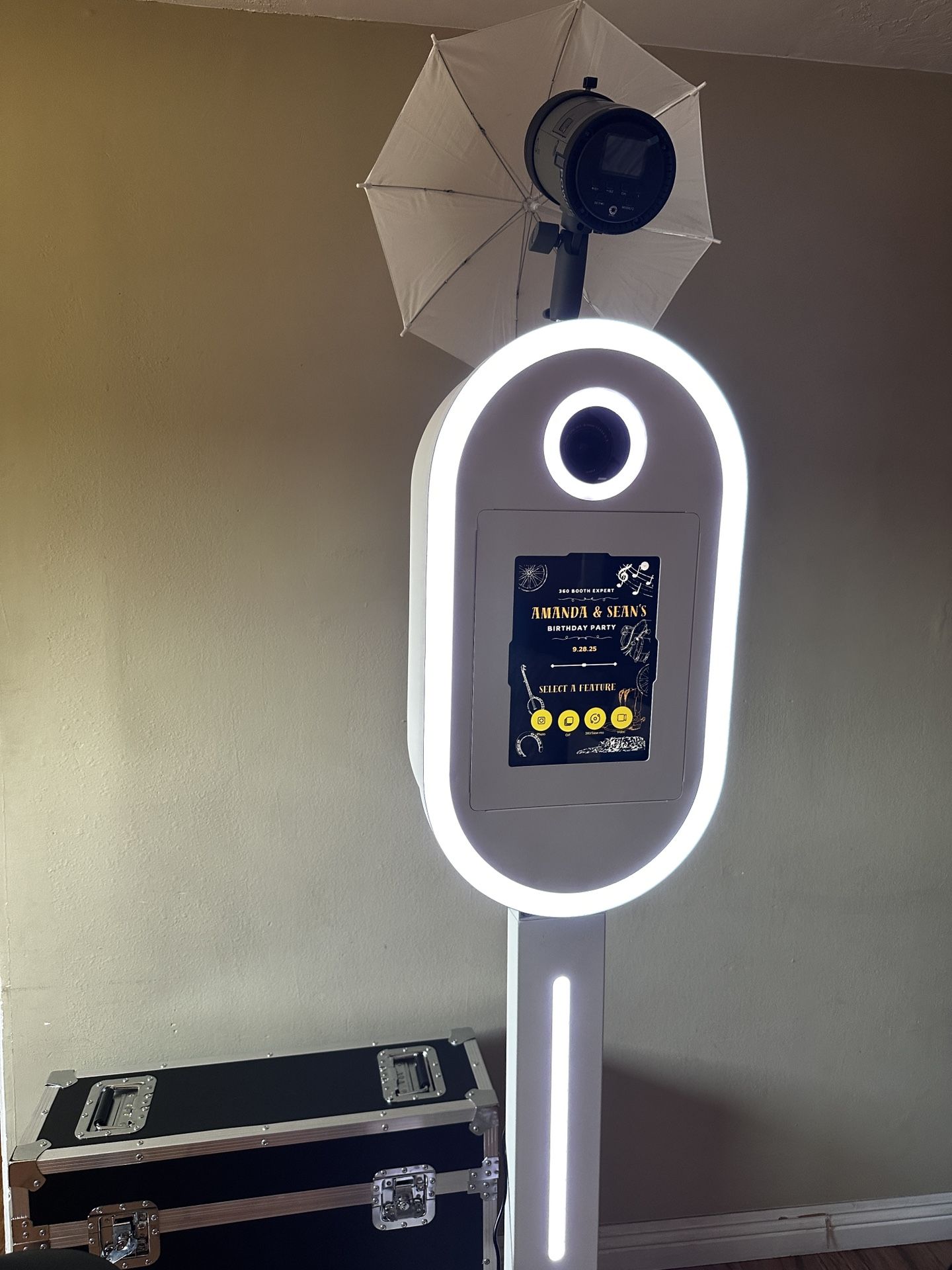 Photo Booth For iPad And DSLR, Comes With Travel Case