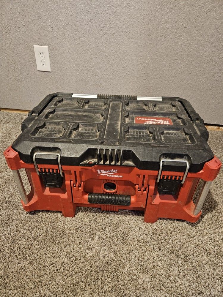 MILWAUKEE PACKOUT TOOLBOX