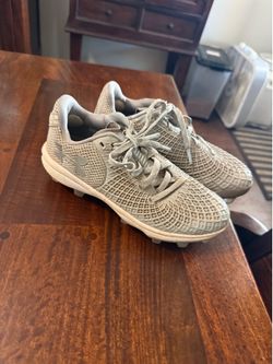 Kids 5 1/2 baseball softball cleats shoes