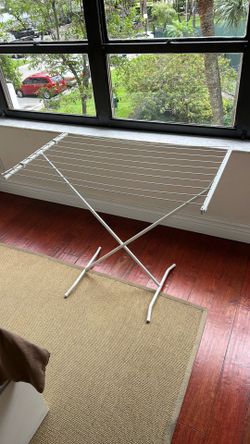 Foldable clothes rack