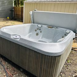 Jacuzzi J-330 Spa Hot Tub