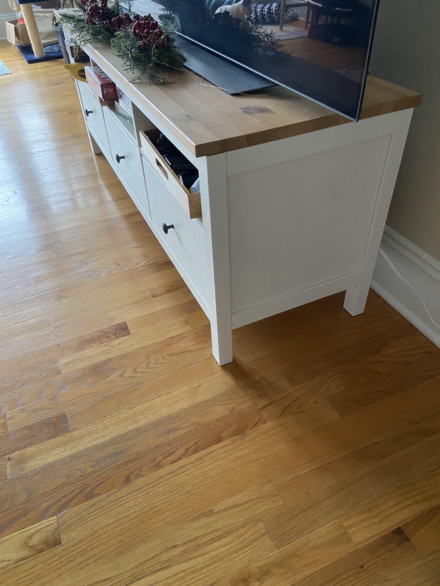Coffee Table/ TV Stand