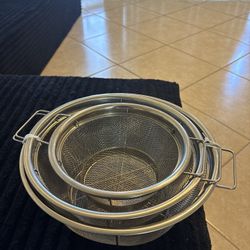 BRAND NEW STRAINER SET