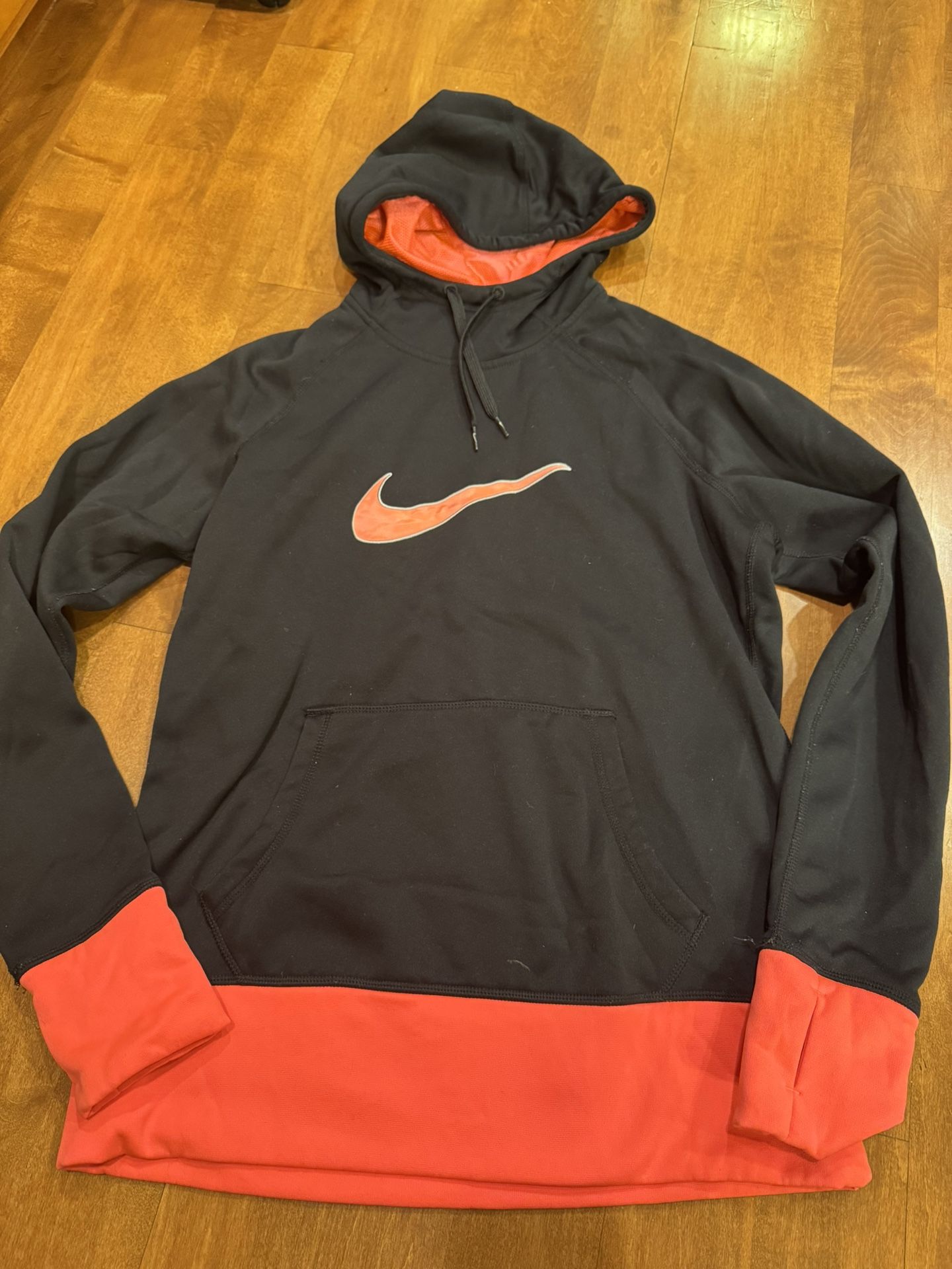 Woman’s Nike Therma Fit Hoodie Shipping Available 