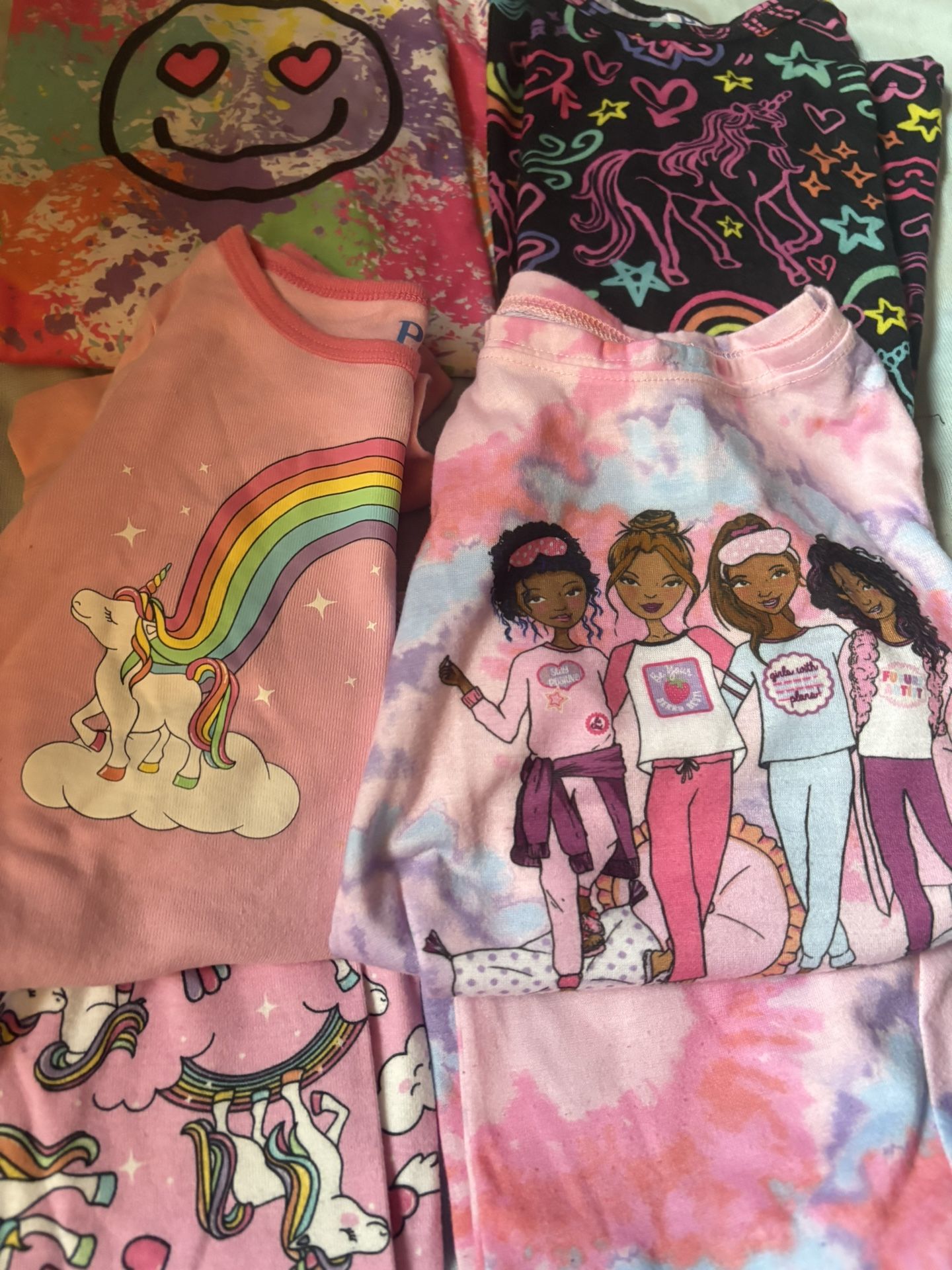 lil Girls Sleep Wear 4T / 4 for 1 price/ 15.00/ pick Up