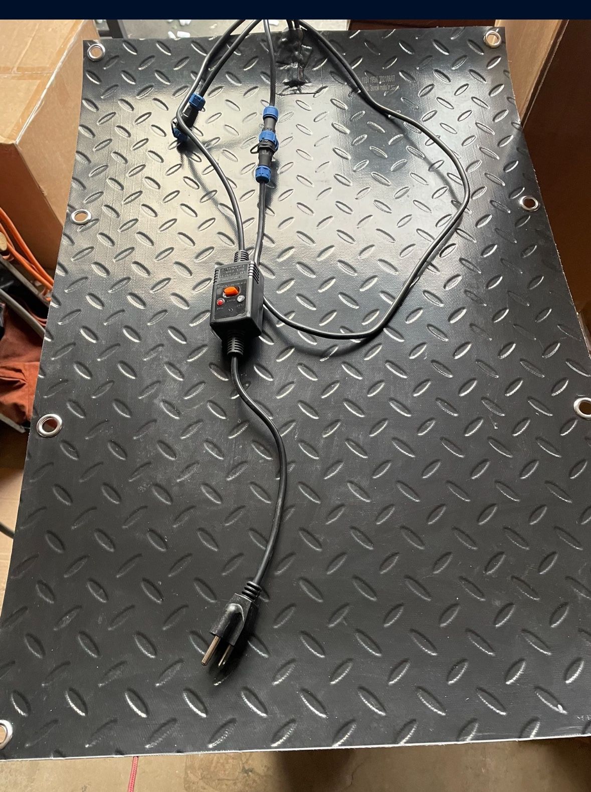 VEVOR 20 In x 30in PVC Heated 6ft Power Cord Snow Melting Mat, Black