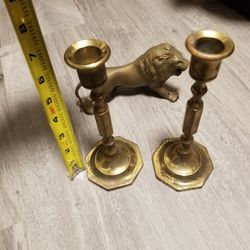 2 Candeleros Y Una Estatua En Forma de Leon De Bronse 