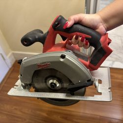 Milwaukee Cordless Circular Saw 