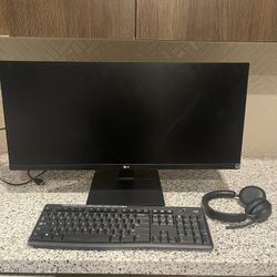 Monitor With Keyboard And Headset 