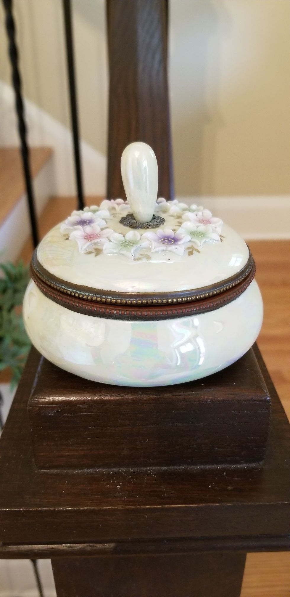 Antique vanity power jar w mirror