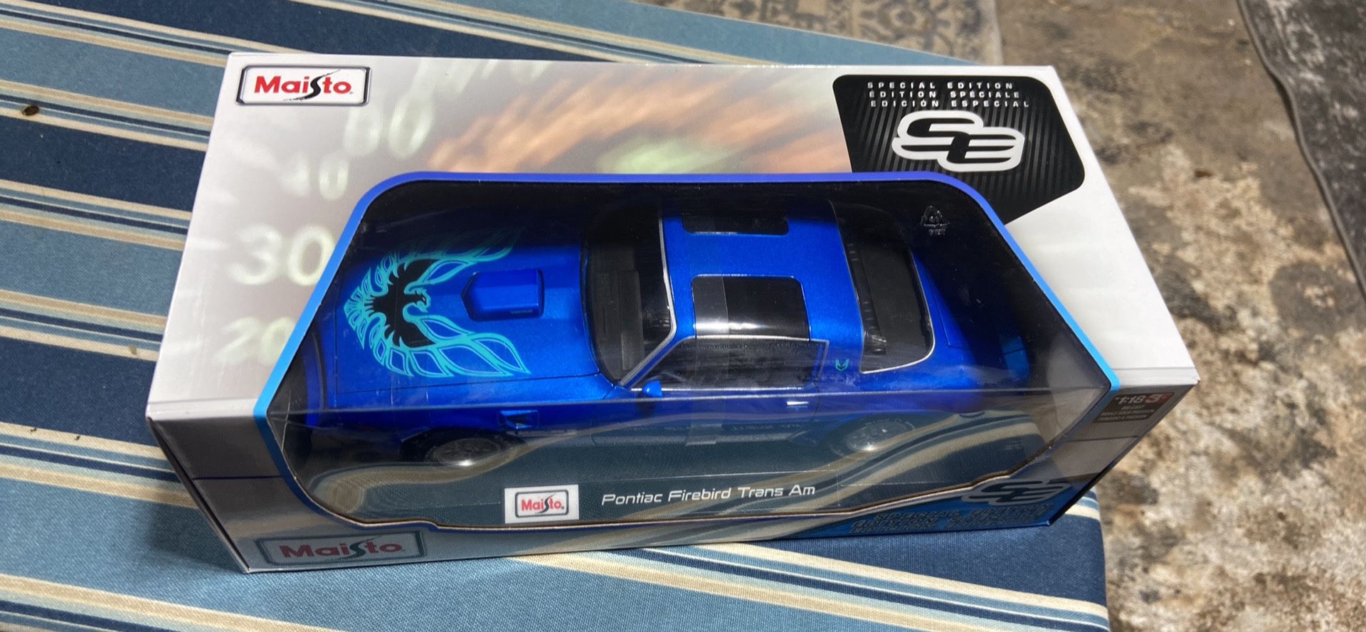 2024 Maisto Pontiac Blue Bandit Firebird Trans Am 1:18 Scale