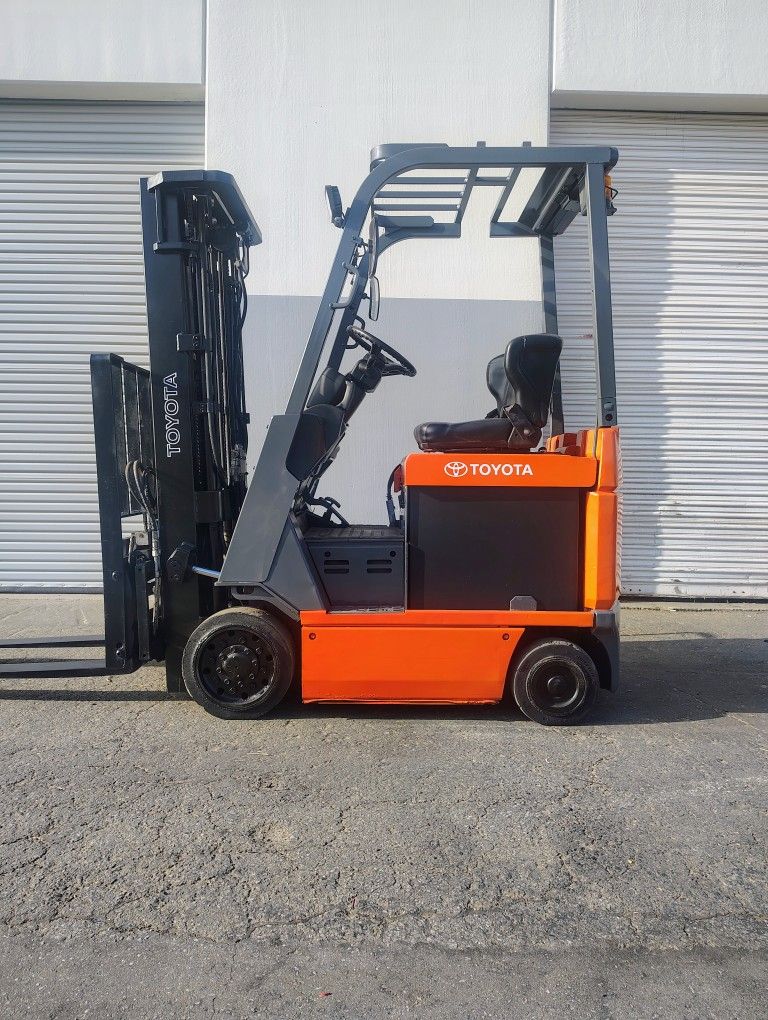 Forklift Toyota Electric 3000lbs