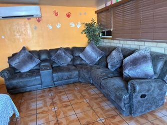 Large Gray Reclining Sectional Sofa – Cup Holders & Storage
