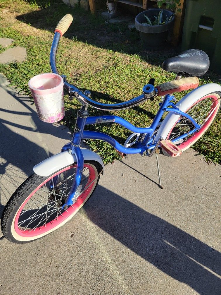 Huffy Fesno Girls Beach Cruiser Bike