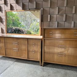 Mid Century Modern Kroehler Dresser Set