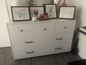 Cozy Castle 7 Drawer Dresser White