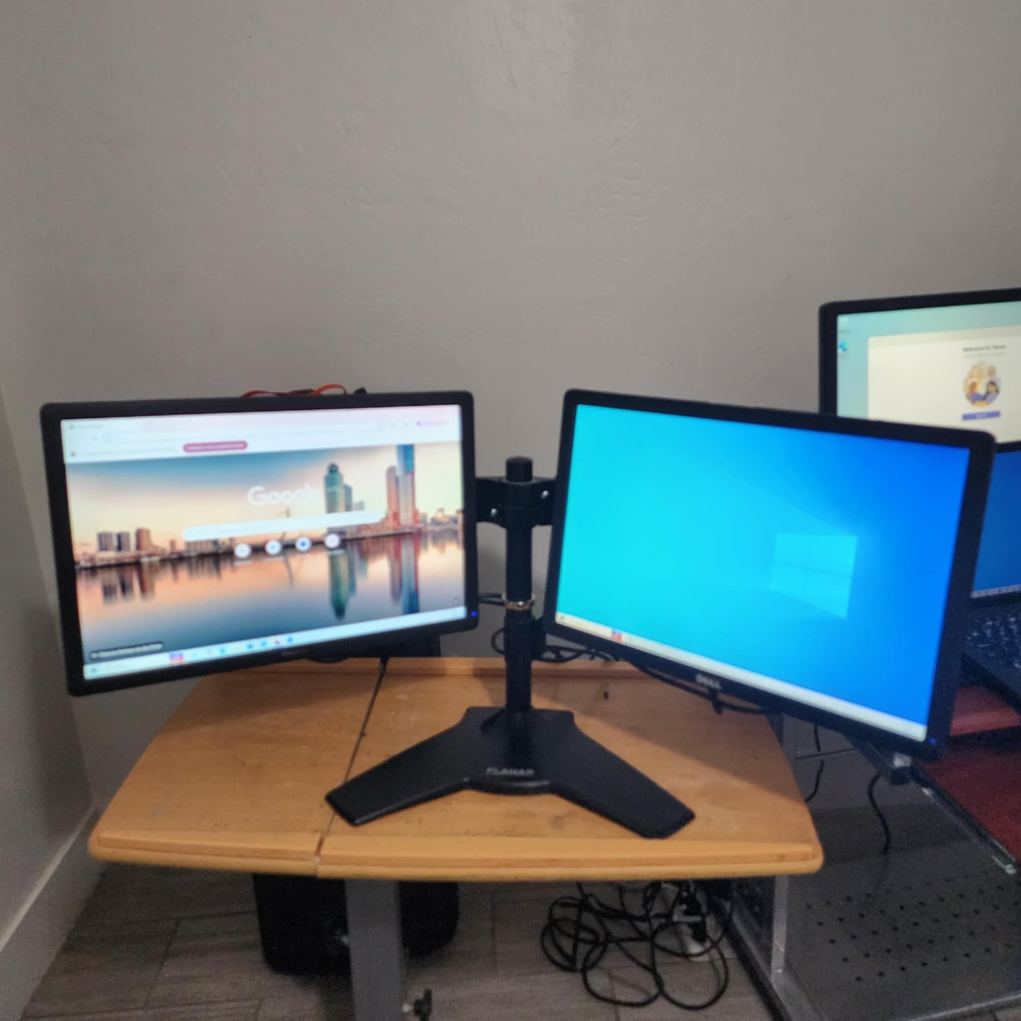 Dual Dell P1913b LED LCD Monitor- 19" VGA and display port. Nothing wrong