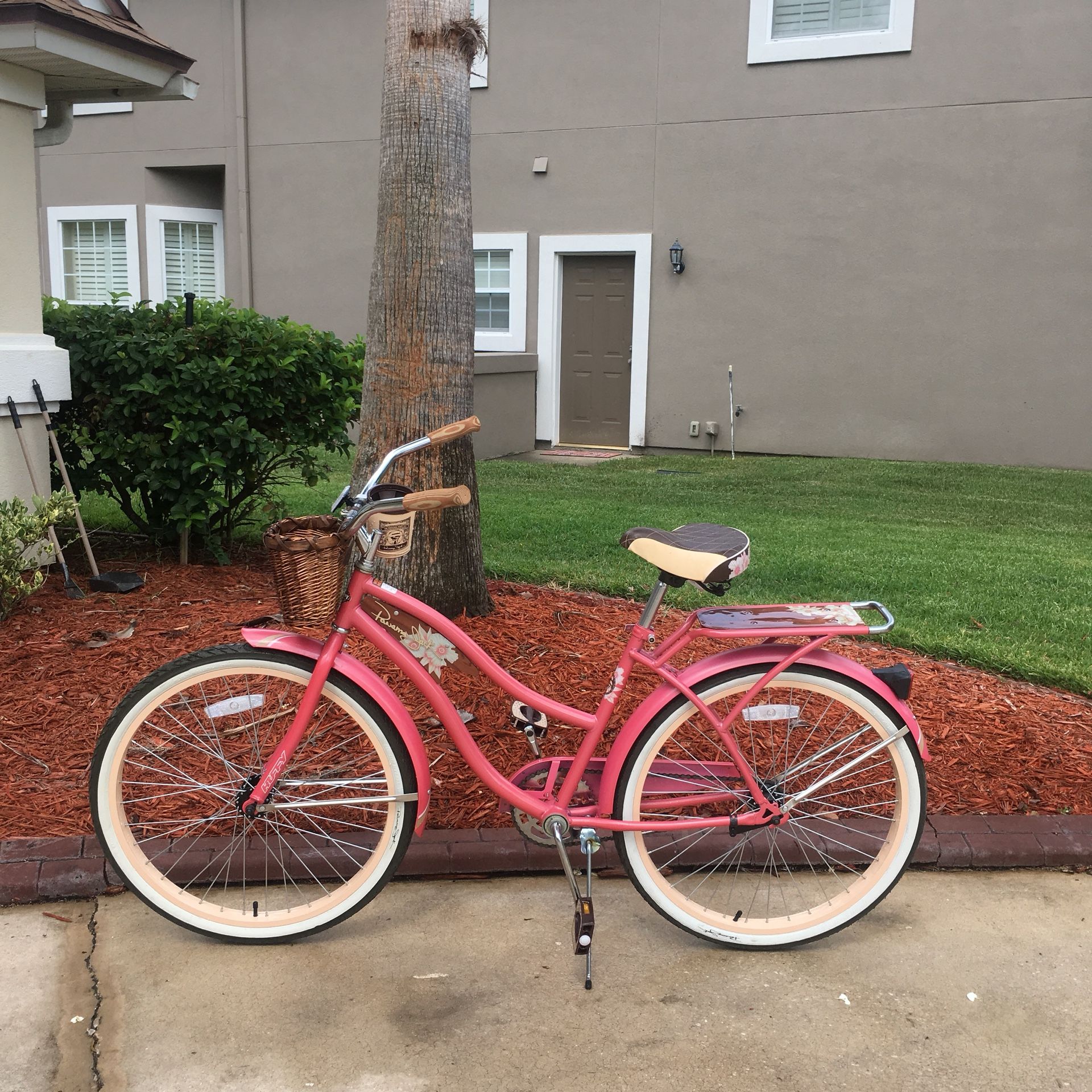 LIKE NEW Pink Womens 26 Huffy Panama Jack Beach Cruiser for Sale in Fleming Island FL OfferUp