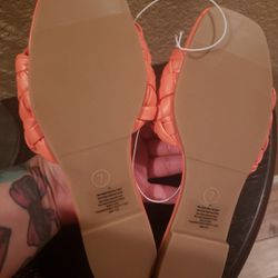 New womans size 7 Sandals 
