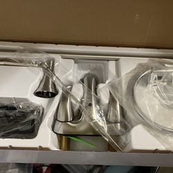 Brand New 2 Handle Bath Sets 