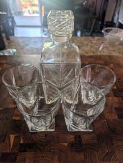 Twisted Crystal Whiskey Glass Set w/ Decanter – 4 Tumblers