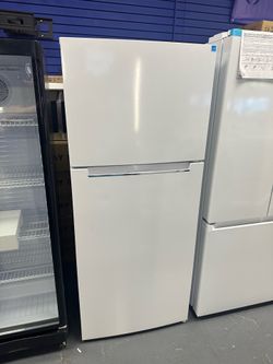 Element Top Freezer Refrigerator 17.6Cu Ice Maker New