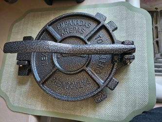 10" Cast Iron Tortilla Press - Mexico Tortillero for Empanadas, Arepas, and Patacones