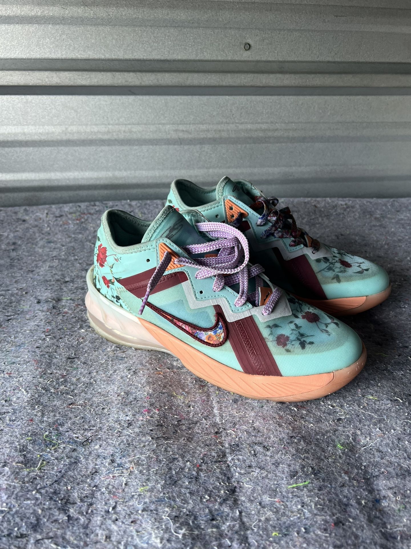 Size 7Y- Nike Mimi Plange x LeBron 18 Low Daughters