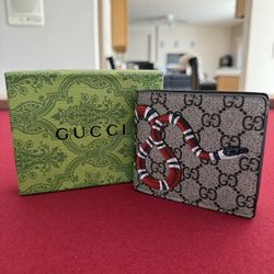 Gucci Kingsnake Wallet, GG Supreme (8 Card Slot + 2 ID’s). Brand new never used 