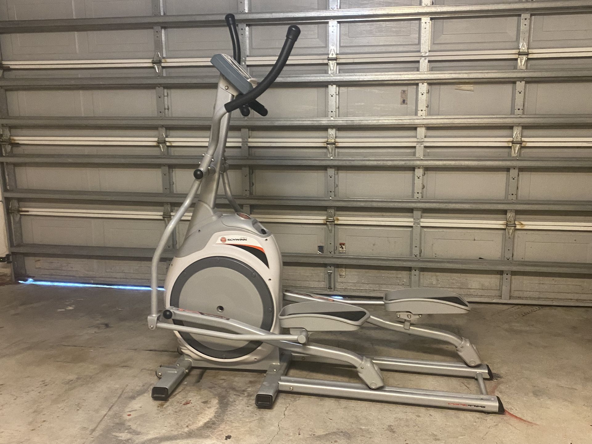 Schwinn Fitness 420 Elliptical