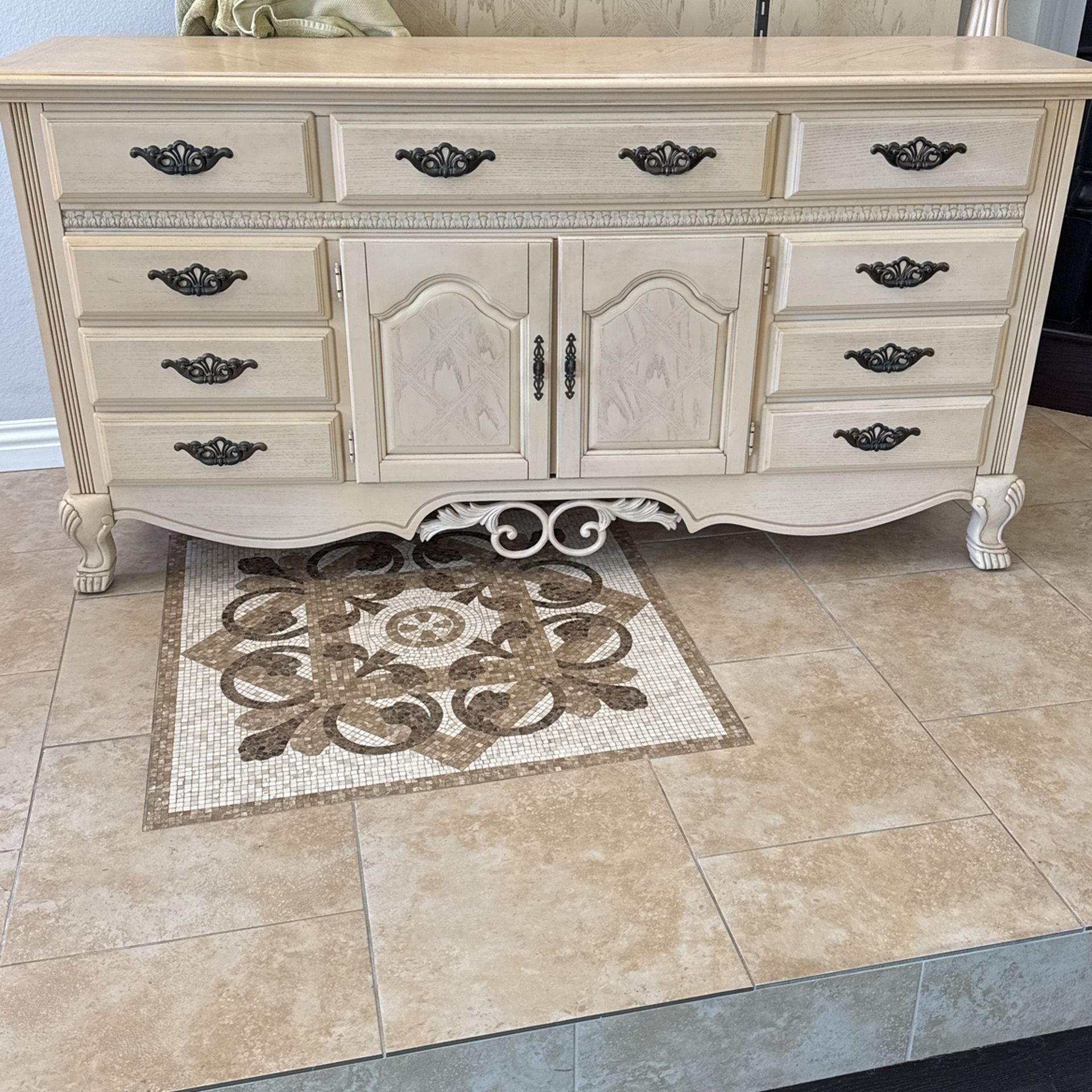 Dresser Mirror And Queen Bed Poster Bed