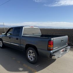 2006 GMC Sierra Crew Cab – Clean & Reliable