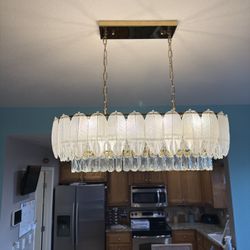 Beautiful Glass Chandelier / Lámpara de araña de cristal