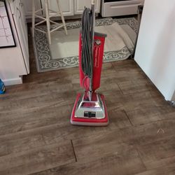 Sanitaire Allergen Filtration Commercial Vacuum Cleaner 