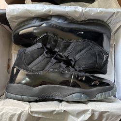 JORDAN 11 CAP AND GOWN SIZE 10.5