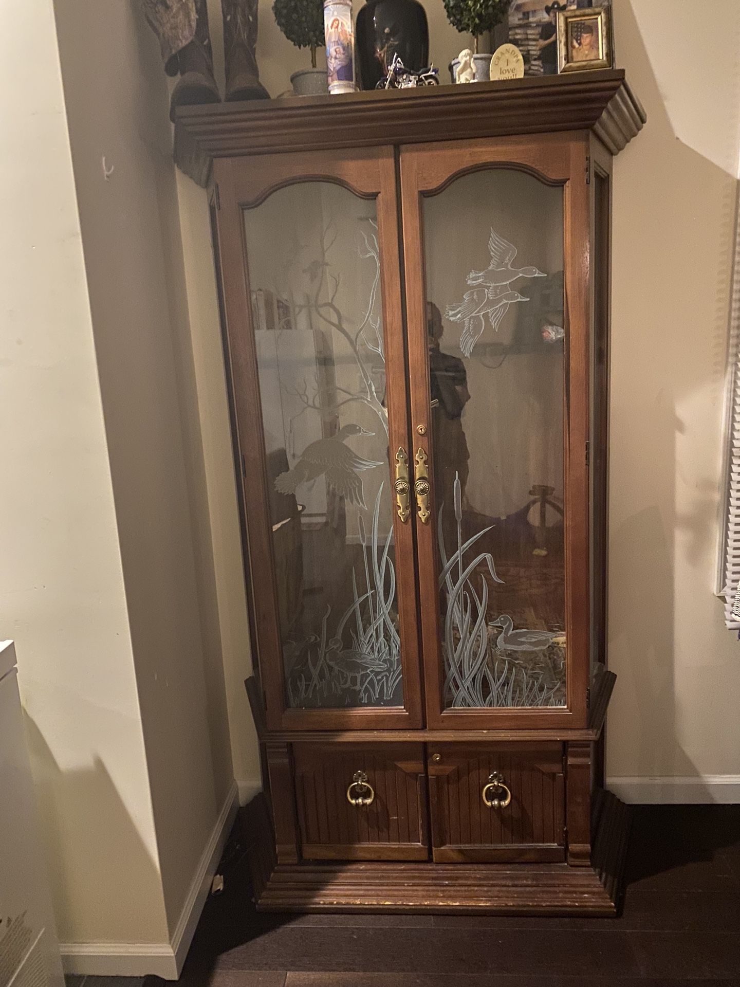 etched cabinet with lights and key lock