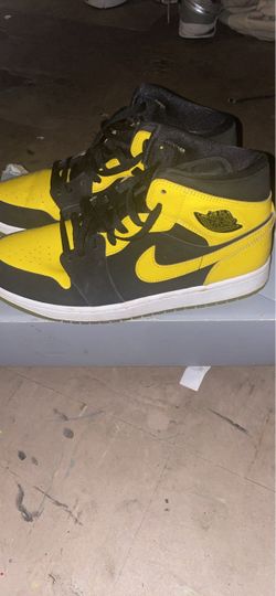 Air Jordan 1 Mid Yellow Black Sneakers