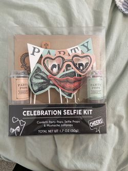 Celebration selfie kit