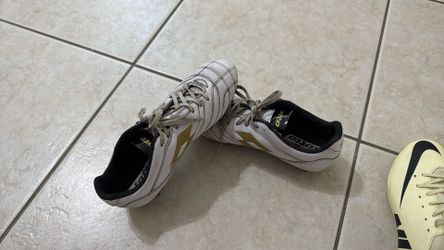 Lotto Soccer shose