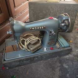 Vintage Sewing Machine 