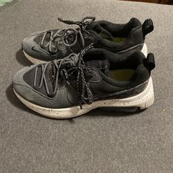 Nike womens stroke running shoe size 8