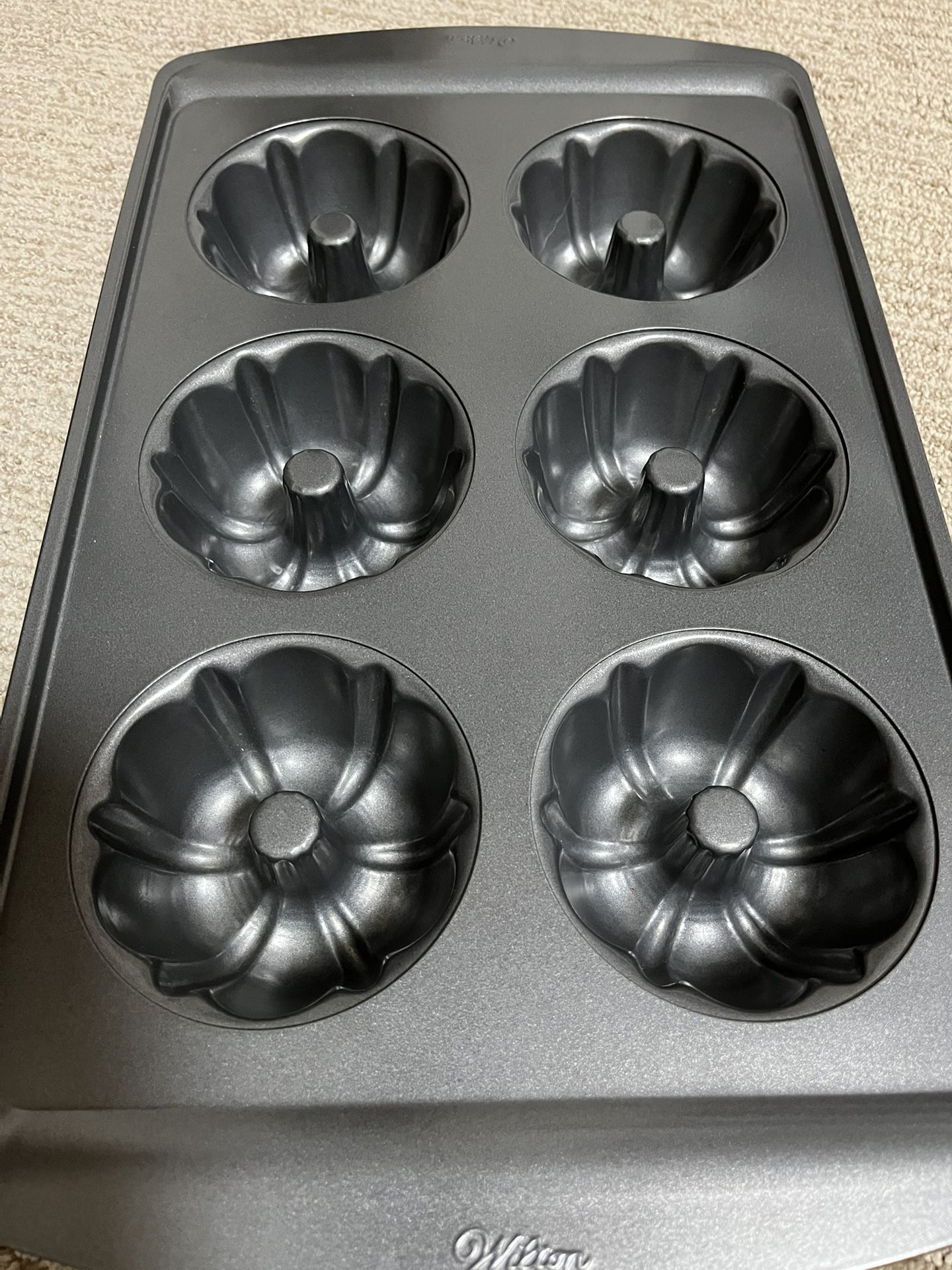 Wilton non-stick 6 cavity mini-bundt