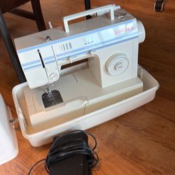 Portable Singer Sewing Machine