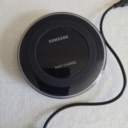 Samsung Fast Charge Wireless Charging Pad (model EP-PN920 or similar EP-PG920 series).