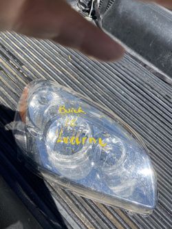 Passenger headlight for 2006 - 2011 Buick Lucerne