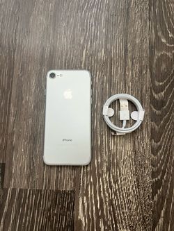 iPhone 7  Silver UNLOCKED FOR ANY CARRIER!