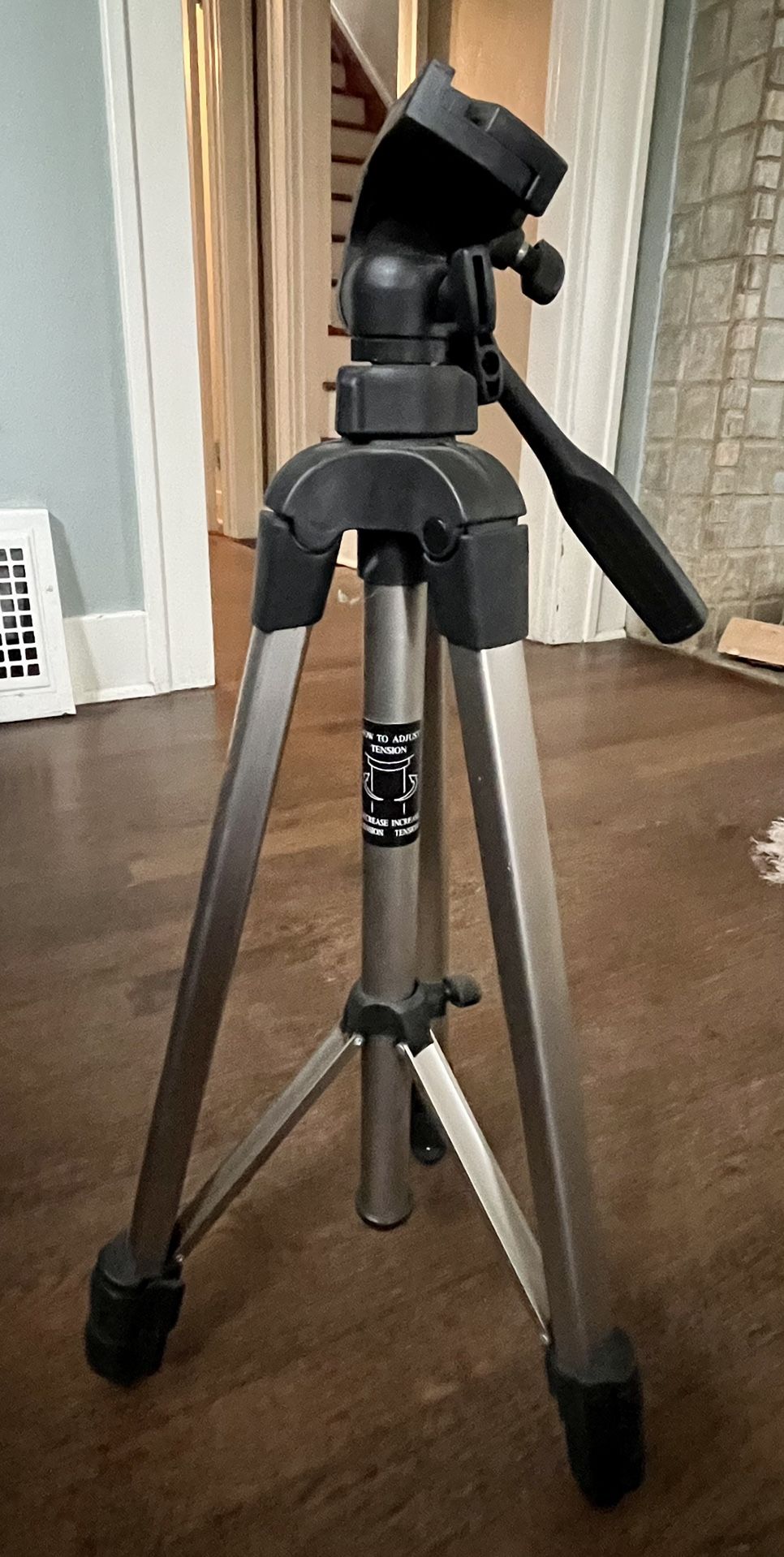 Camera Tripod Quantaray QSX 8001 Like New