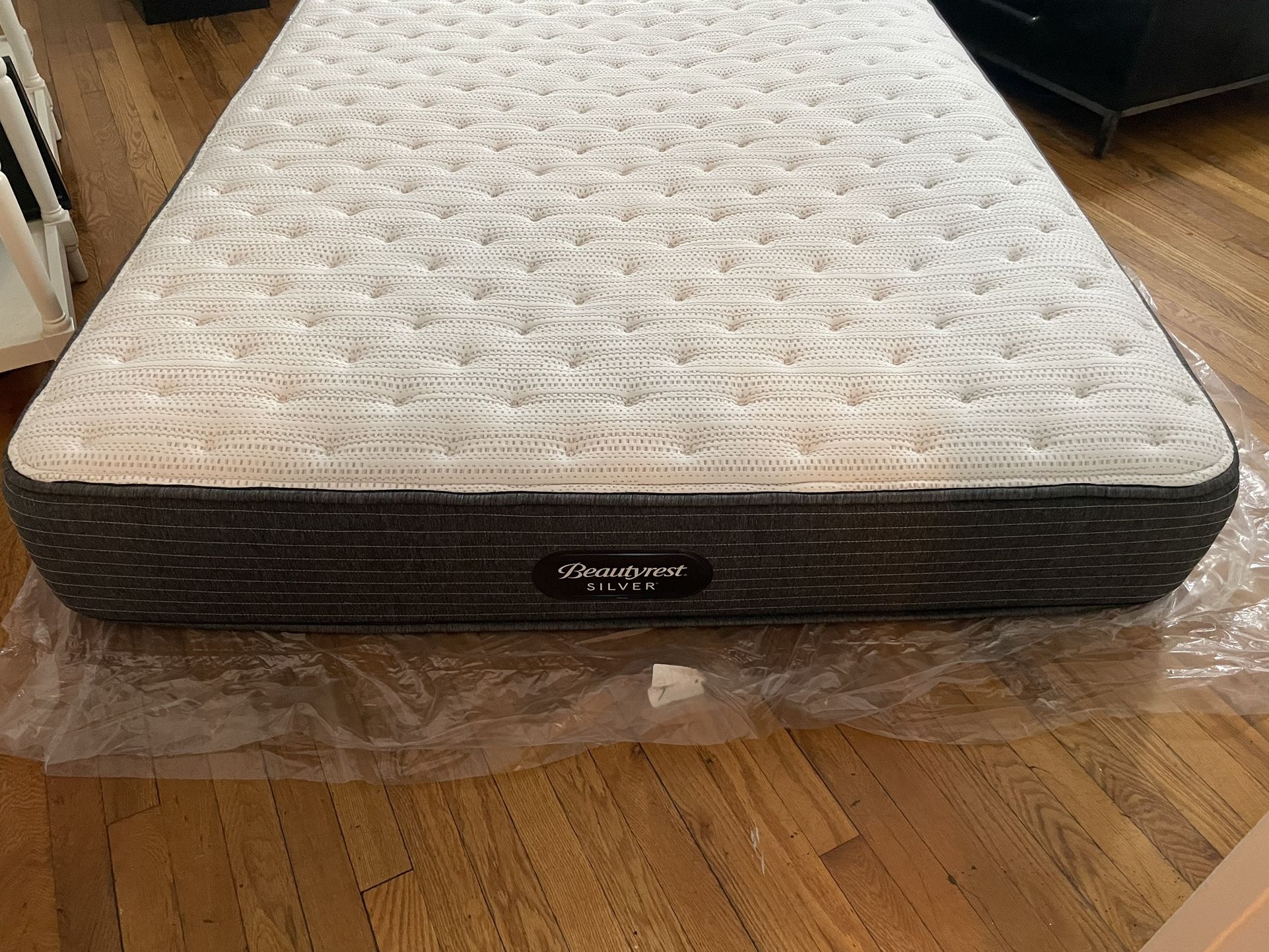 Beautyrest Silver BRS900 11.75” Extra Firm Queen Mattress
