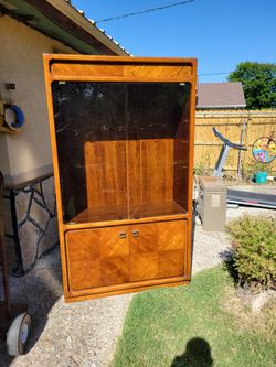 Selling Nice China Cabinet